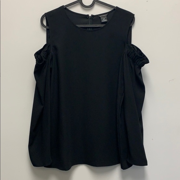 Club Monaco cold shoulder top - Picture 3 of 5
